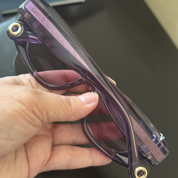 Authentic Lavin Sunglasses - Picture 6 of 6